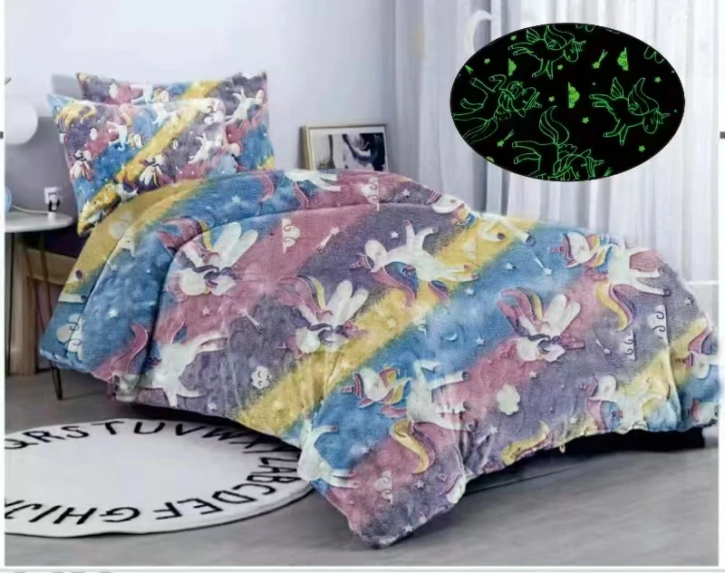 TOTÁLNY MASAKR CIEN - Svietiace mikroplyšové obliečky Jednorožec - Dúha 140x200/70x90 cm 