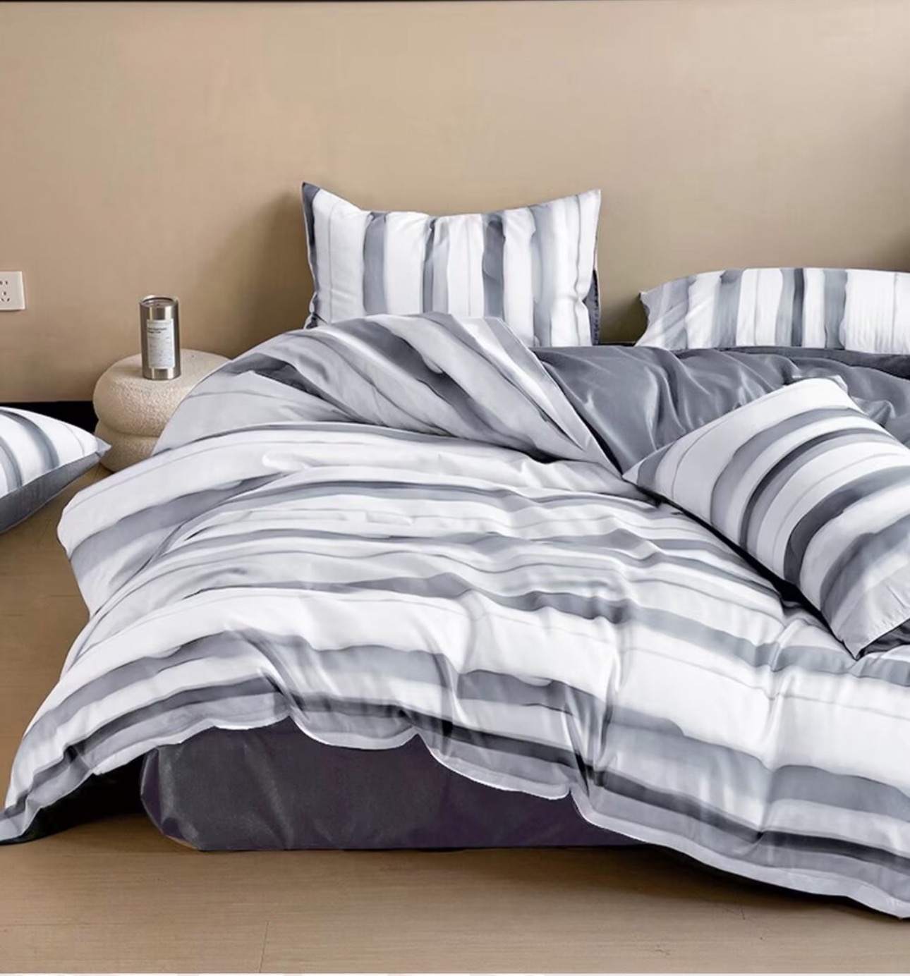 NOVINKA 2026 ! Bavlněné povlečení s 3D efektem na 2 postele -140×200/70×90 cm - PRUHY - ŠEDÉ + prostěradlo zdarma