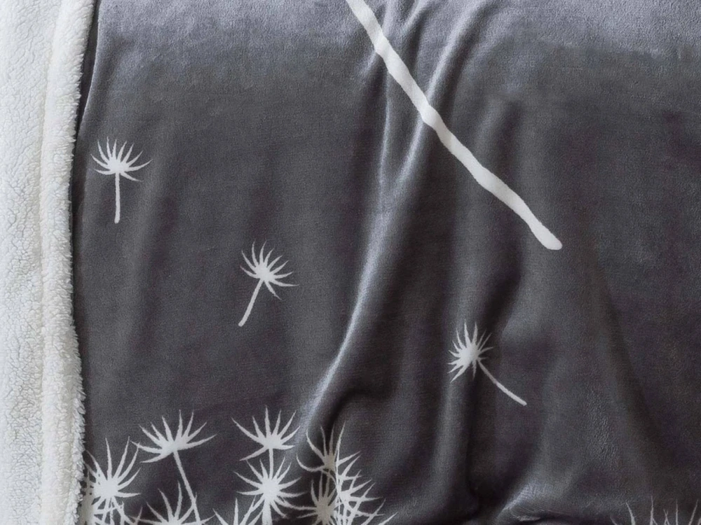 NOVINKA 2026 - DEKA MIKROFLANEL S BARANKOM 150x200cm - PAMPELIŠKY ŠEDÉ